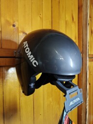 PRILBA ATOMIC REDSTER WC AMID BLACK FIS 56,5-57,5CM